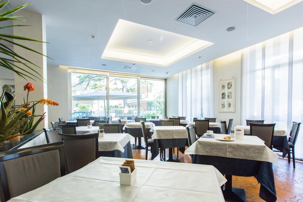Hotel Nautilus à Riccione Extérieur photo