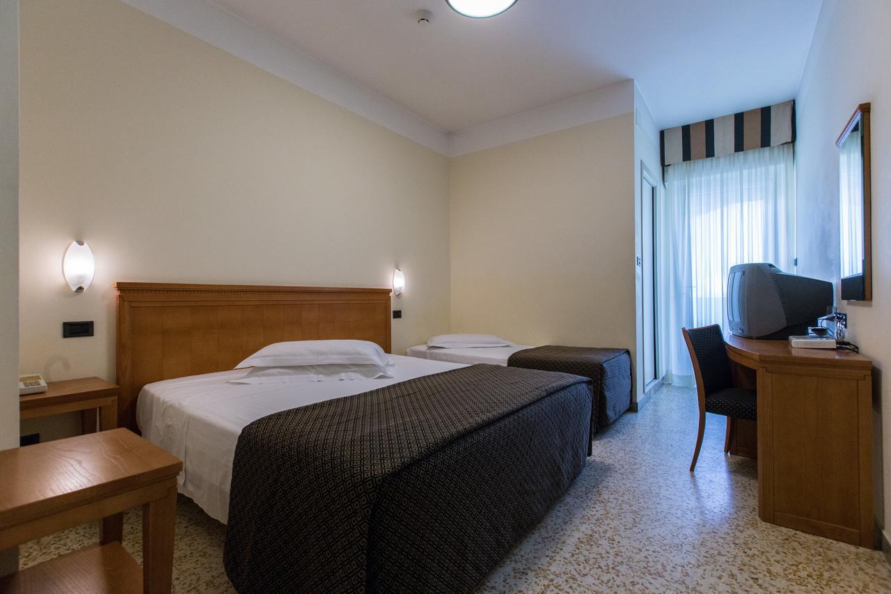 Hotel Nautilus à Riccione Extérieur photo